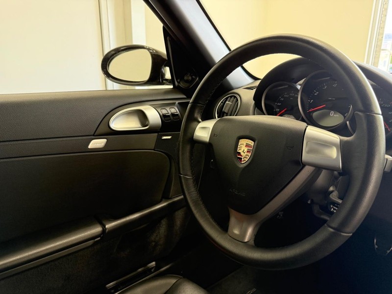 Porsche Boxster Vehicle Full-screen Gallery Image 16