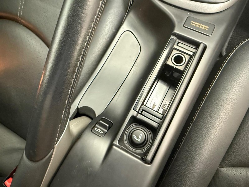 Porsche Boxster Vehicle Full-screen Gallery Image 17