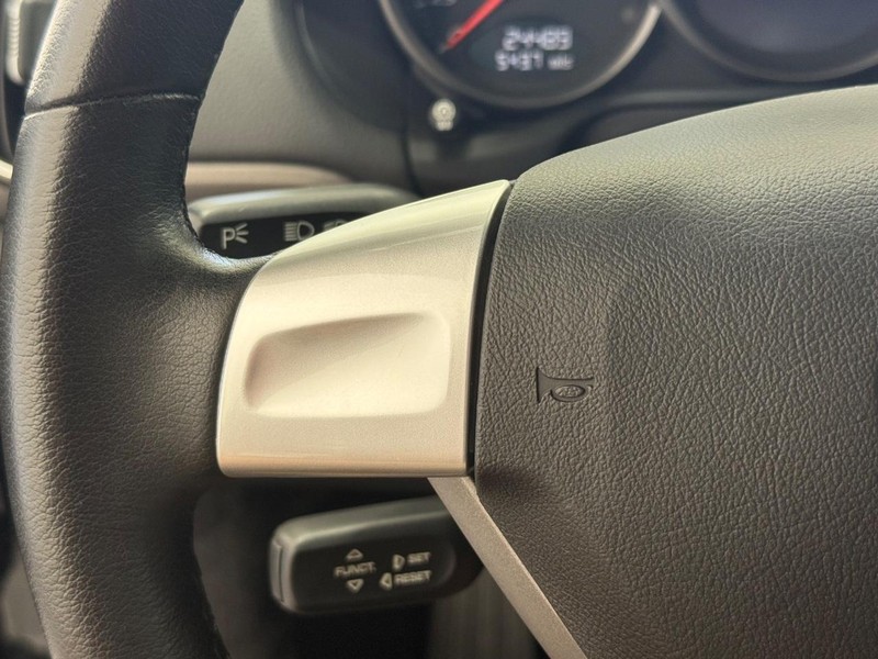 Porsche Boxster Vehicle Full-screen Gallery Image 18