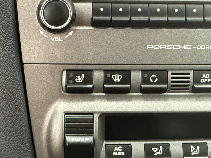 Porsche Boxster Vehicle Full-screen Gallery Image 21