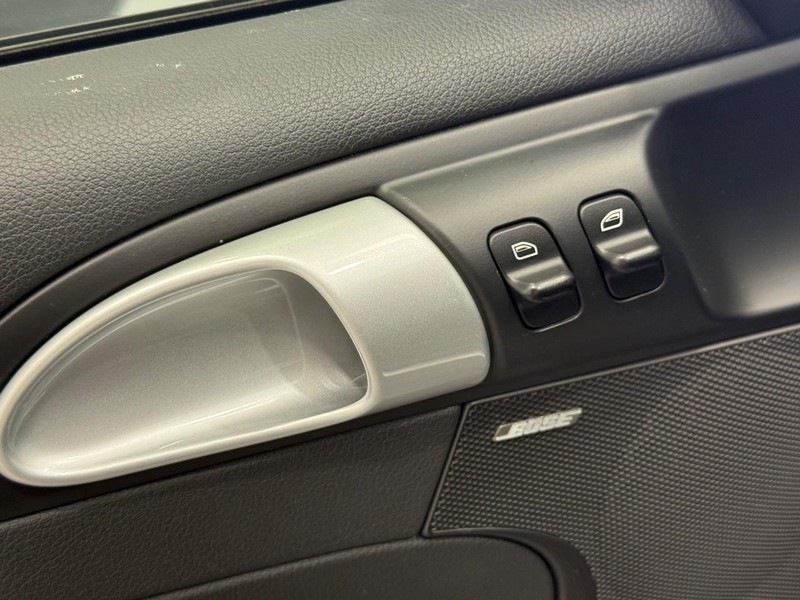 Porsche Boxster Vehicle Full-screen Gallery Image 23