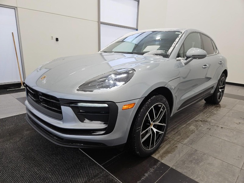 2025 Porsche Macan Base