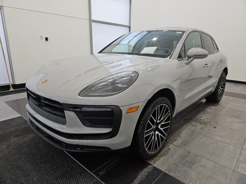 2025 Porsche Macan Base