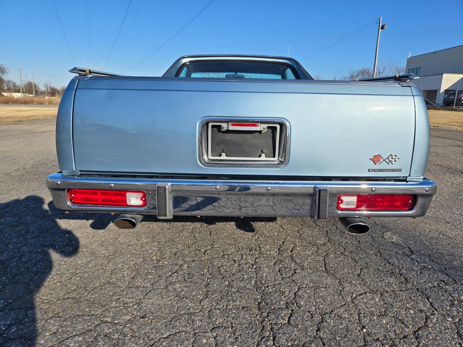 Vehicle Image 09