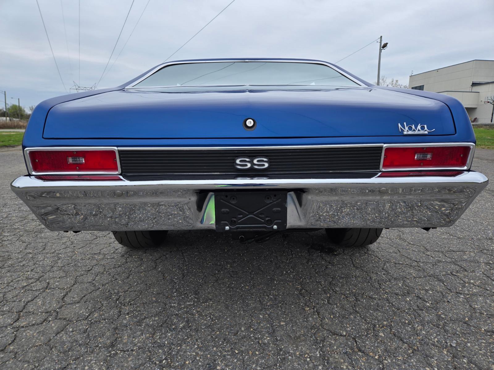 Vehicle Image 09