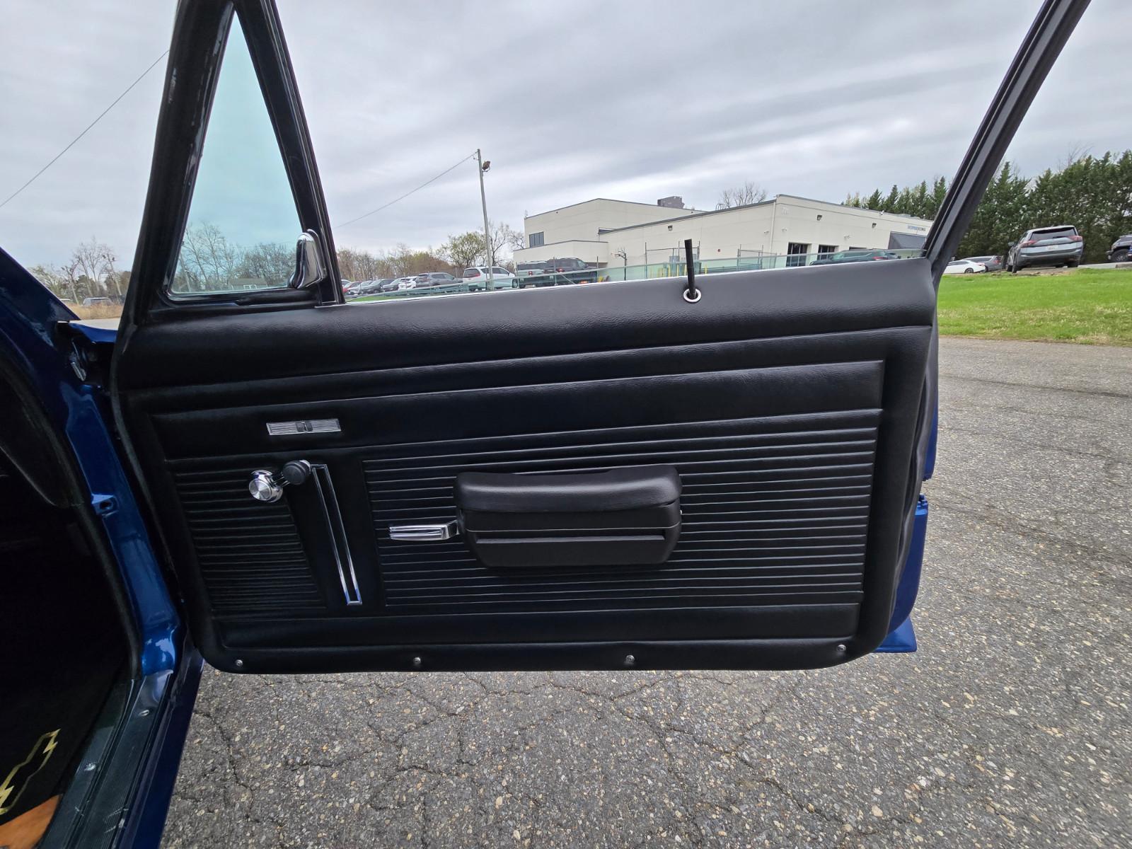 Vehicle Image 26