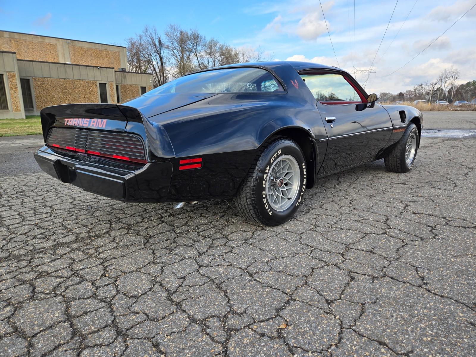 Vehicle Image 05