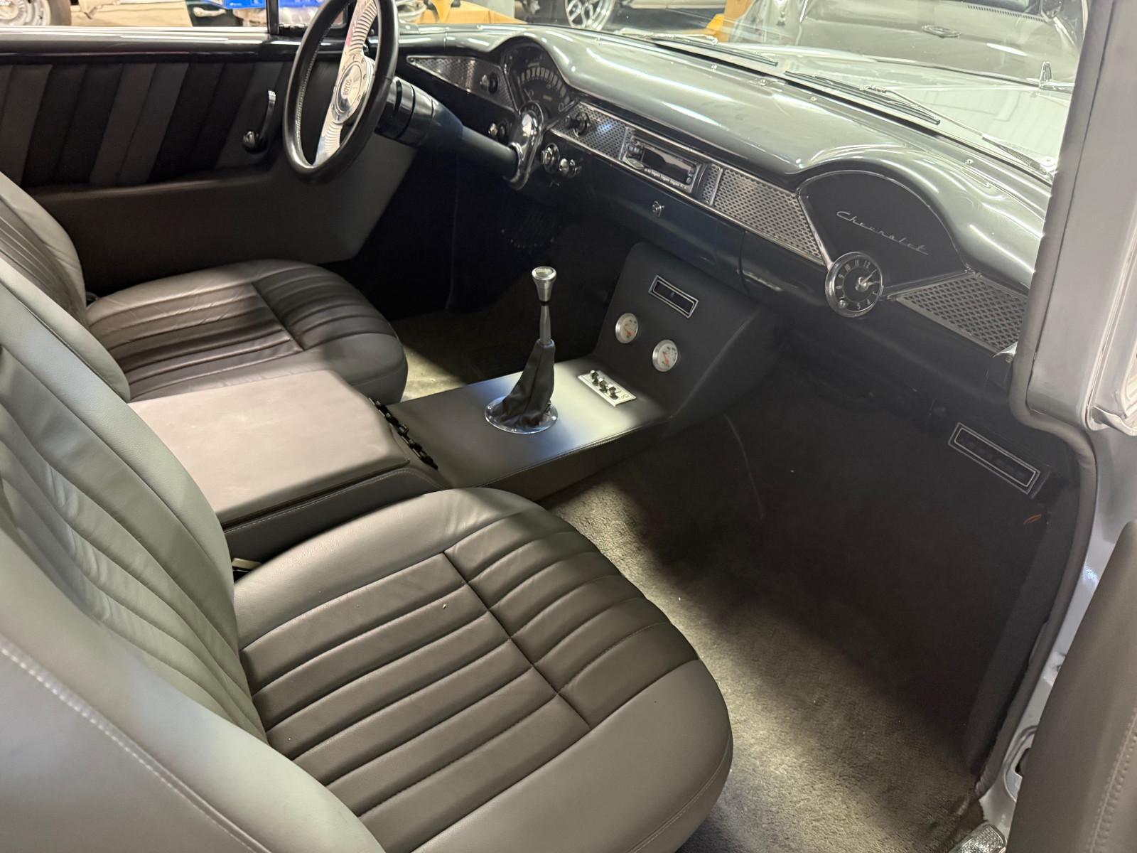 Vehicle Image 02