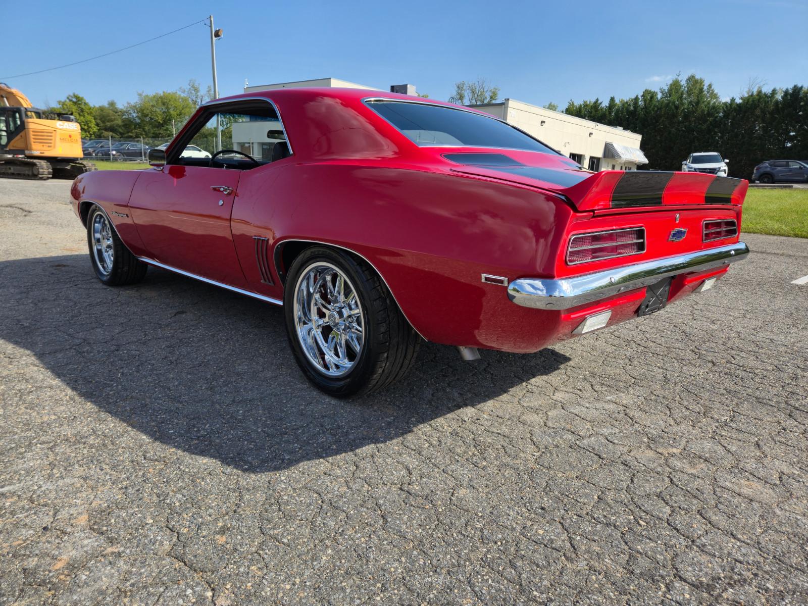 Vehicle Image 05