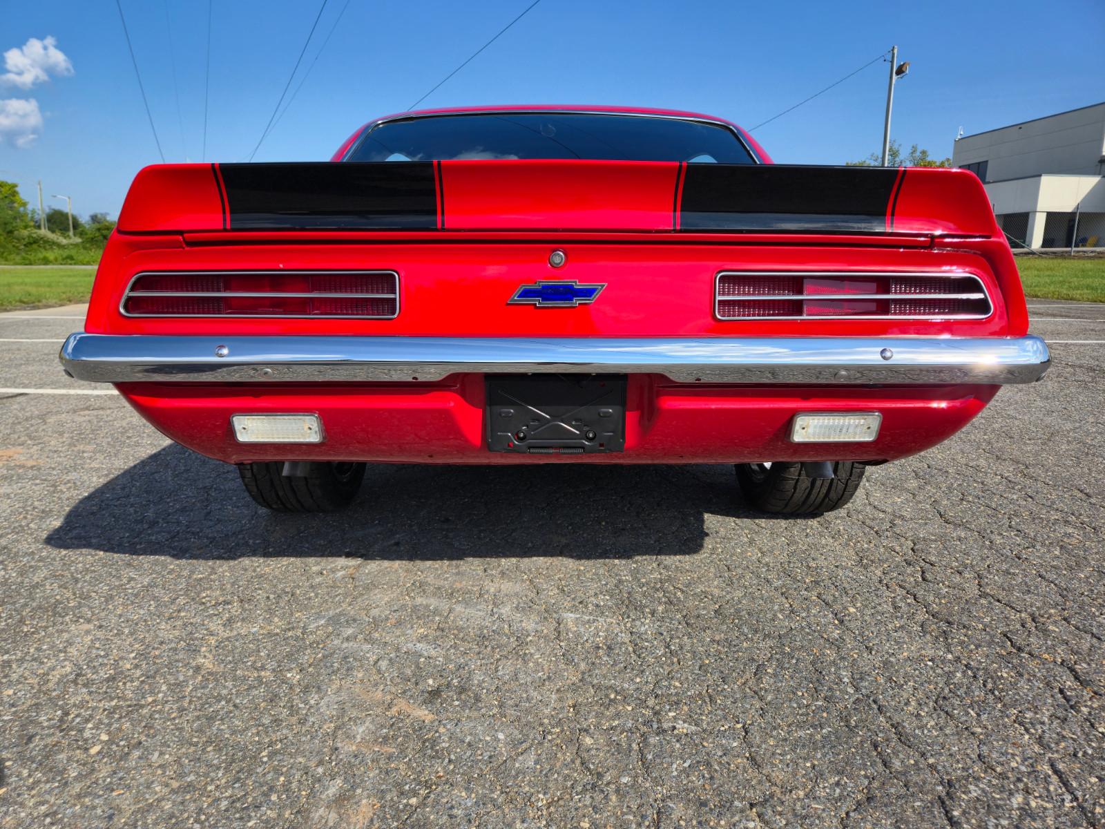 Vehicle Image 09
