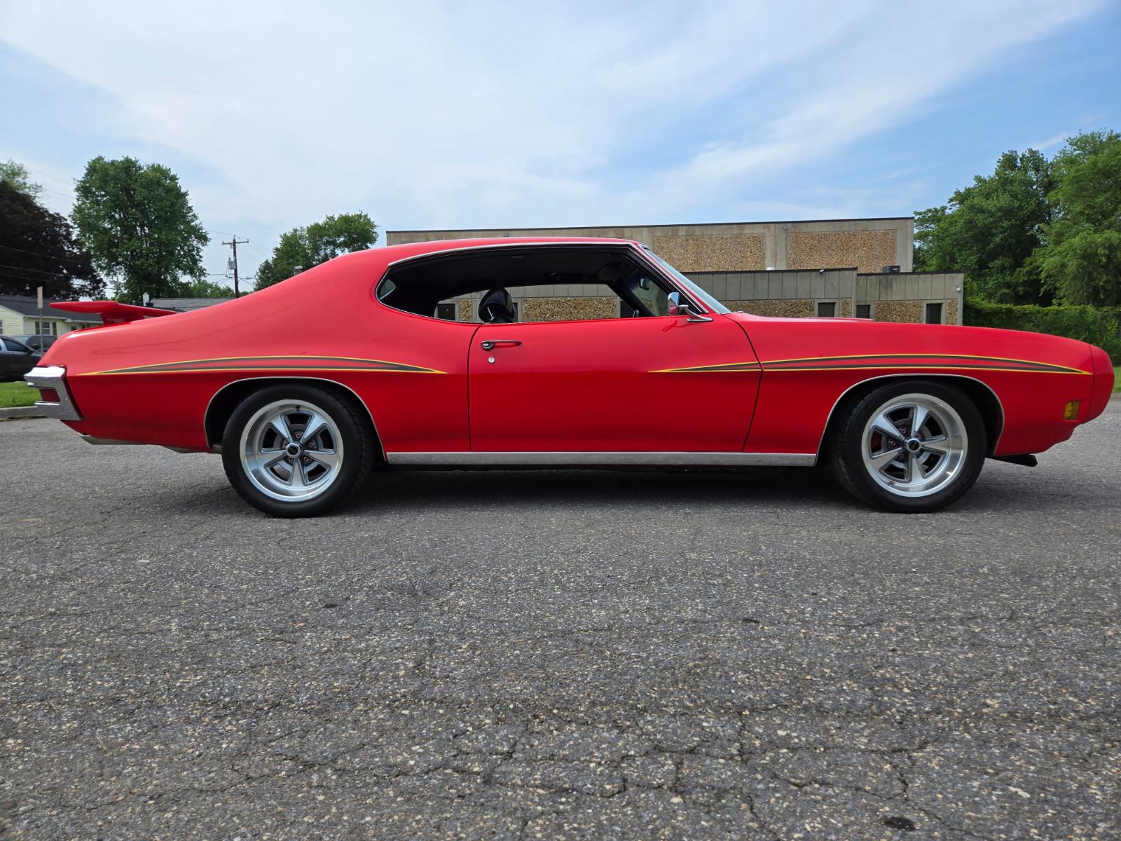 Vehicle Image 01