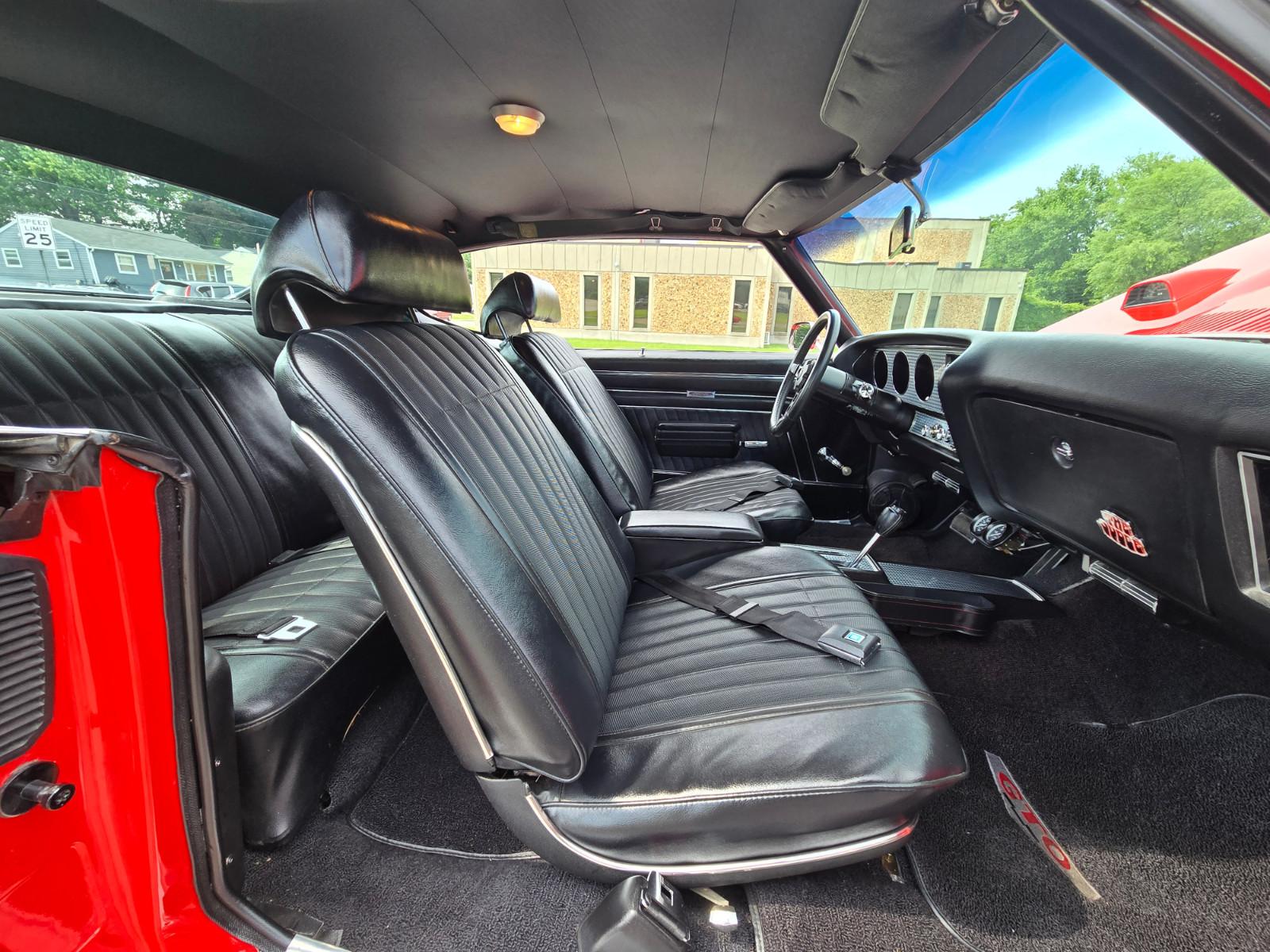 Vehicle Image 25