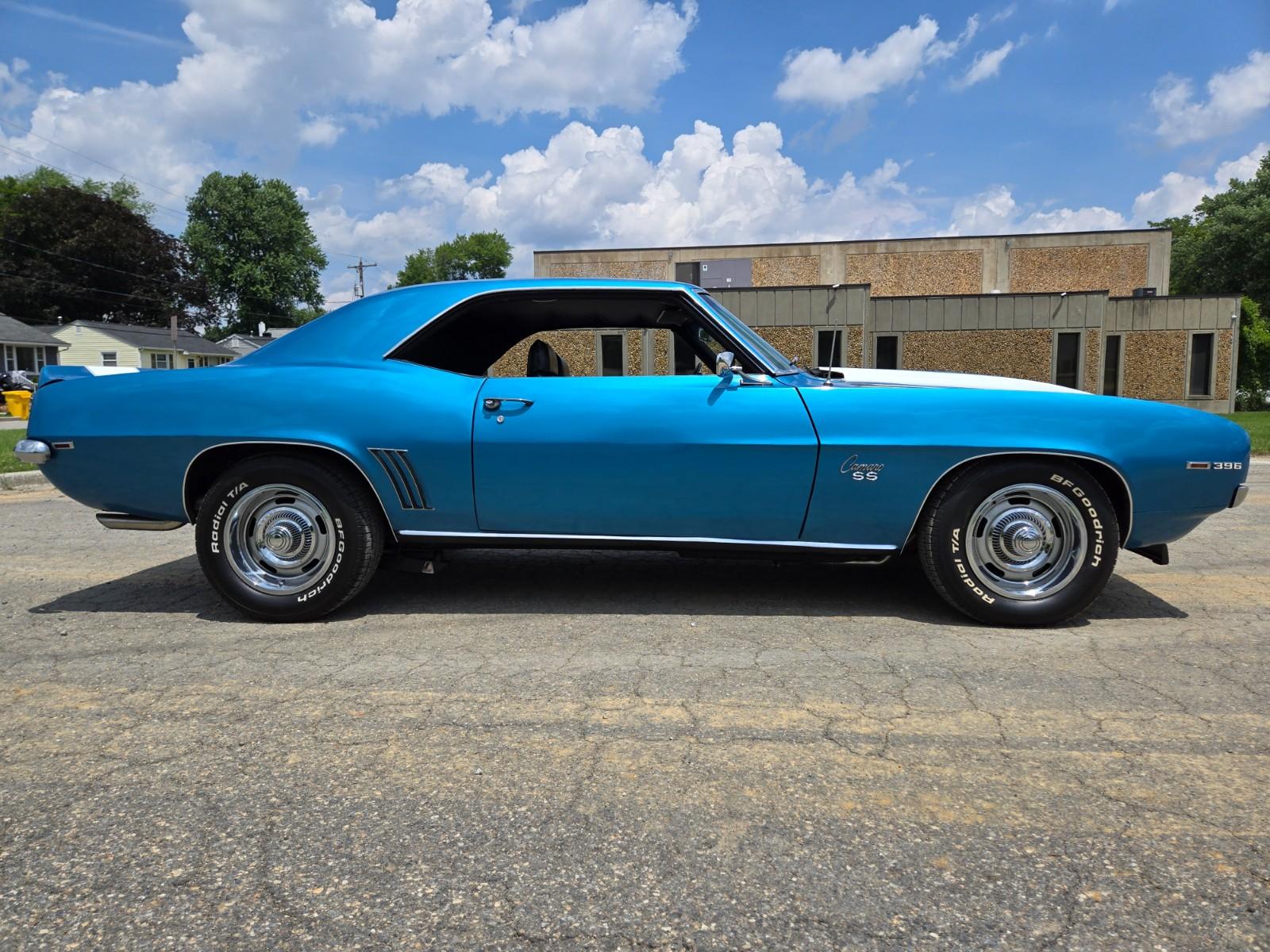 Vehicle Image 01