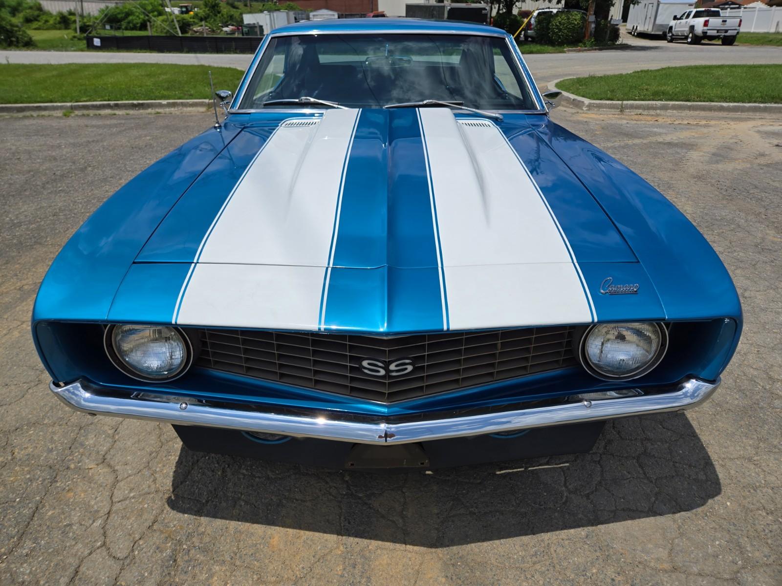 Vehicle Image 08