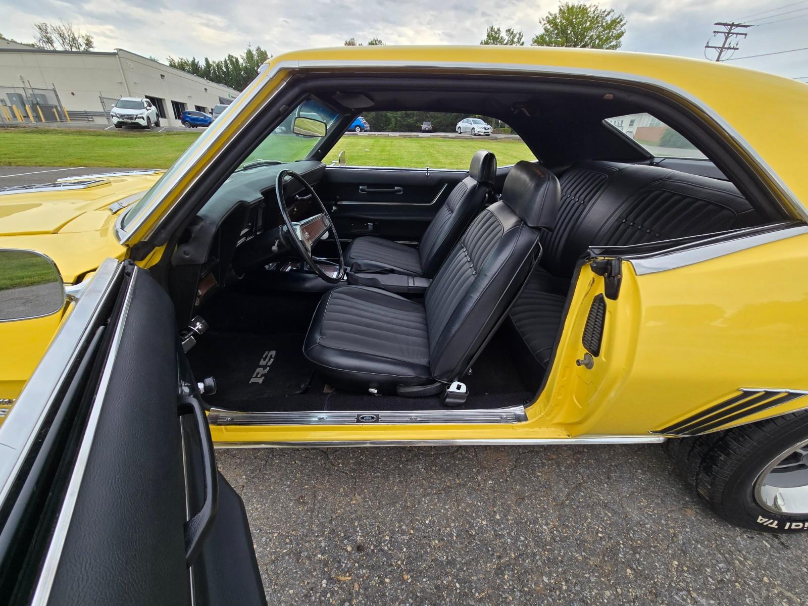 Vehicle Image 09