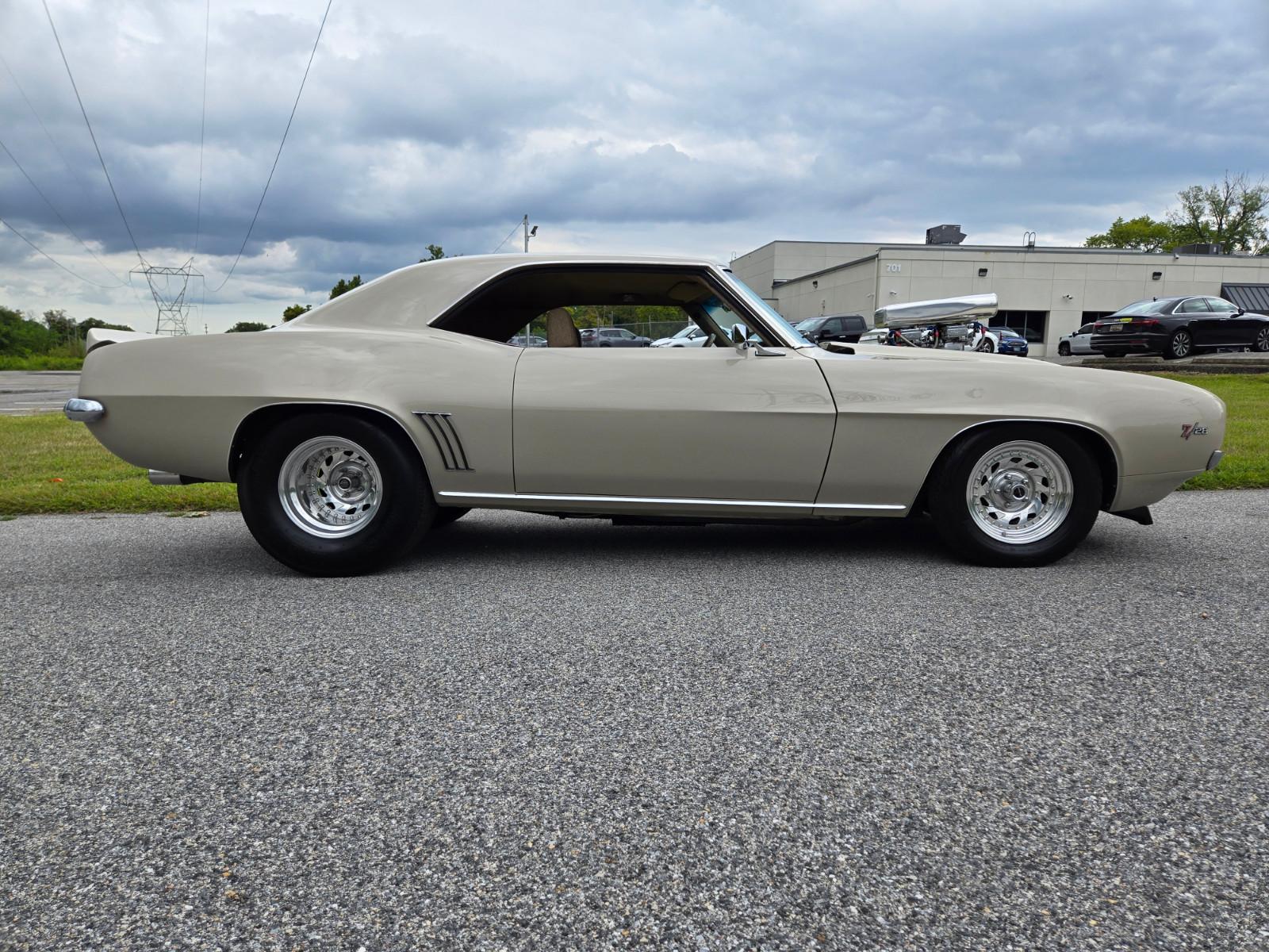 Vehicle Image 01
