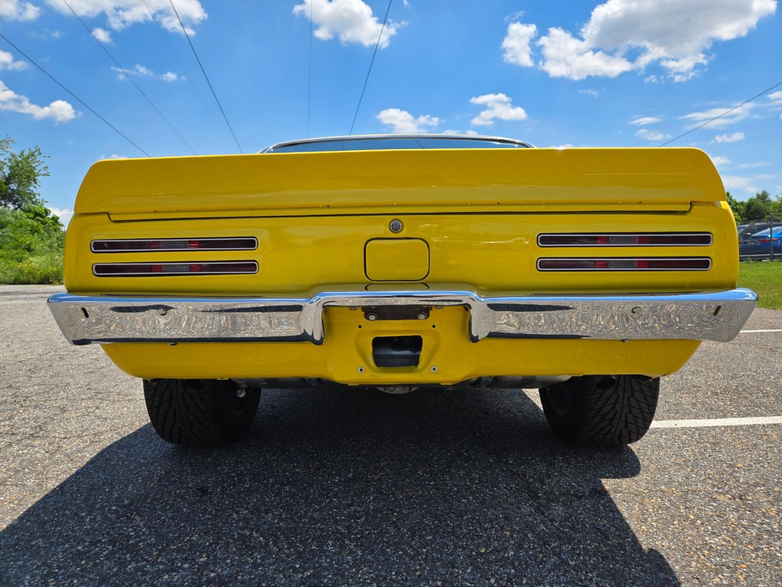 Vehicle Image 09