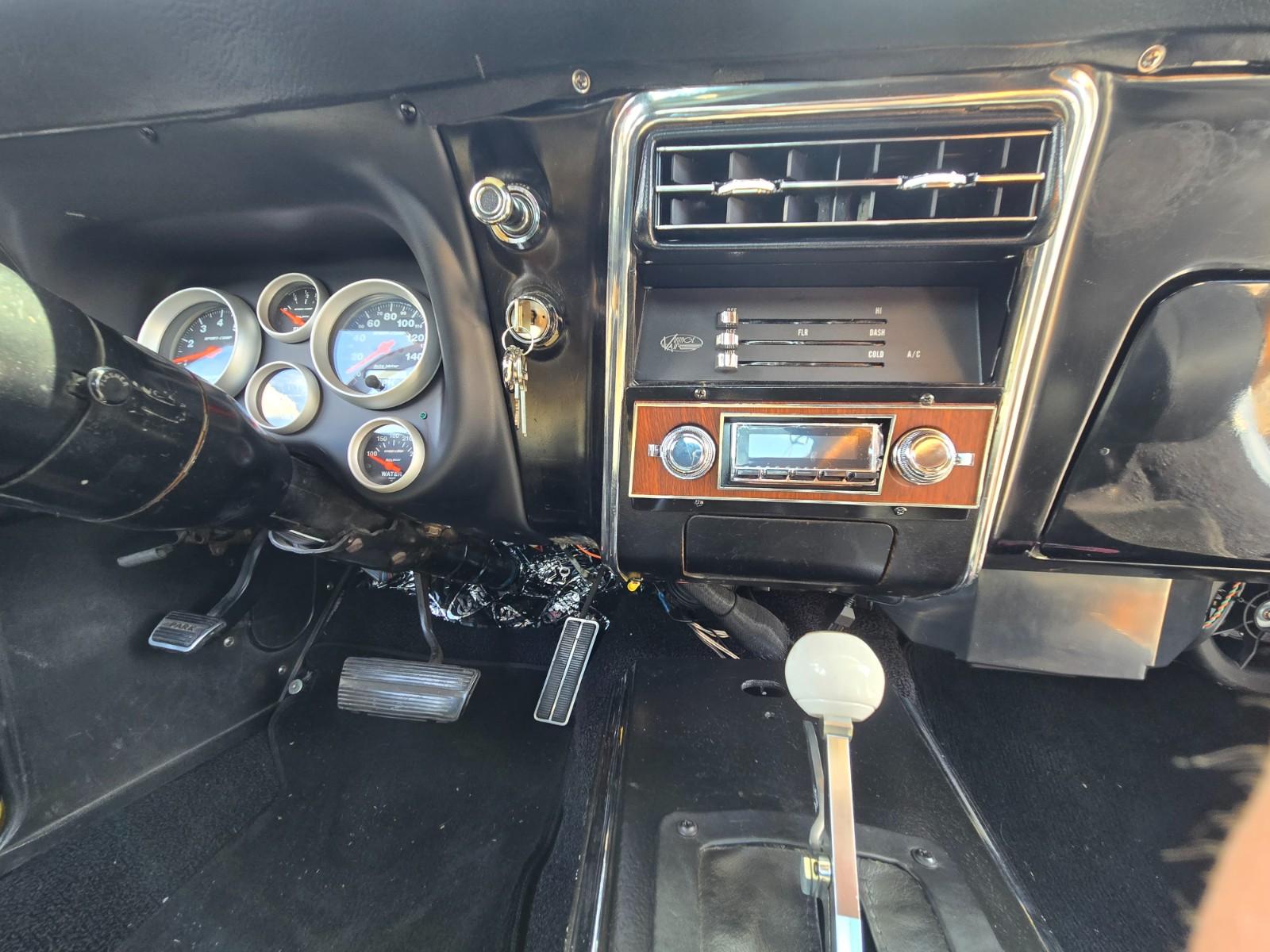 Vehicle Image 22