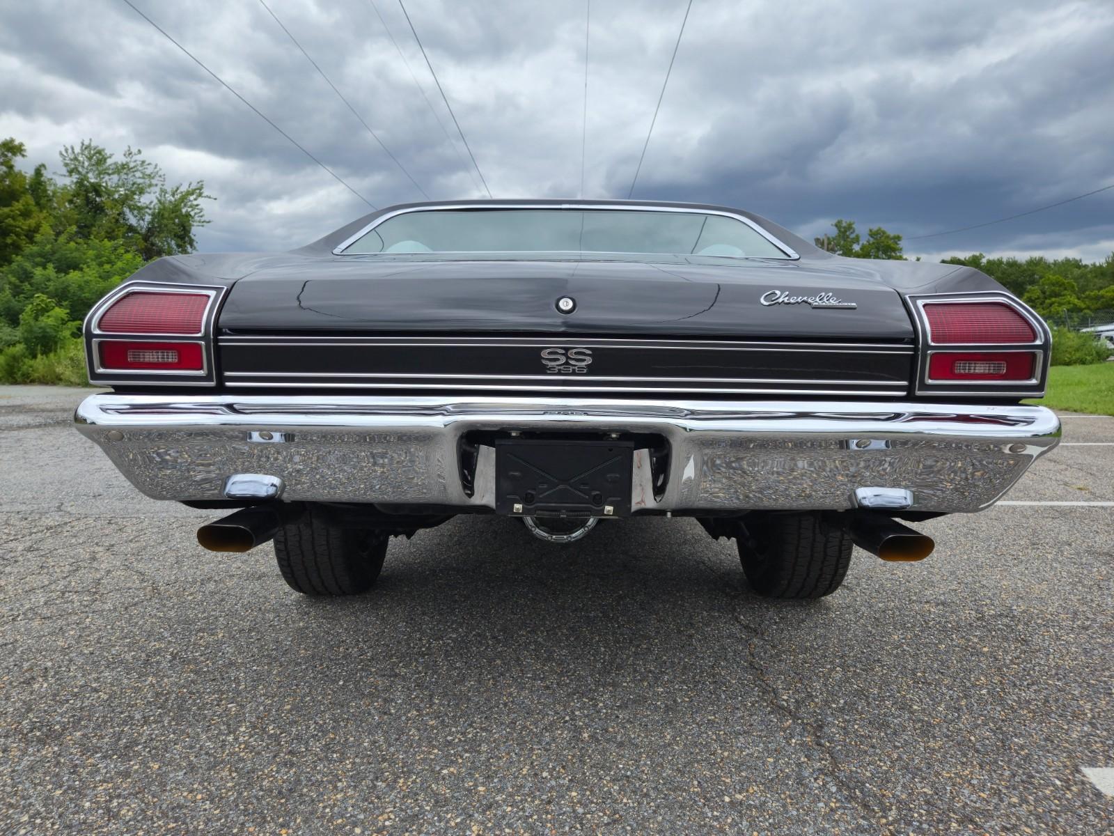 Vehicle Image 09
