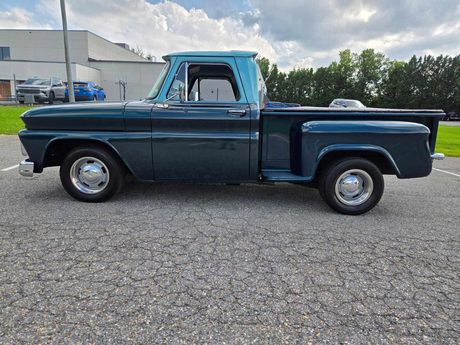Vehicle Image 02