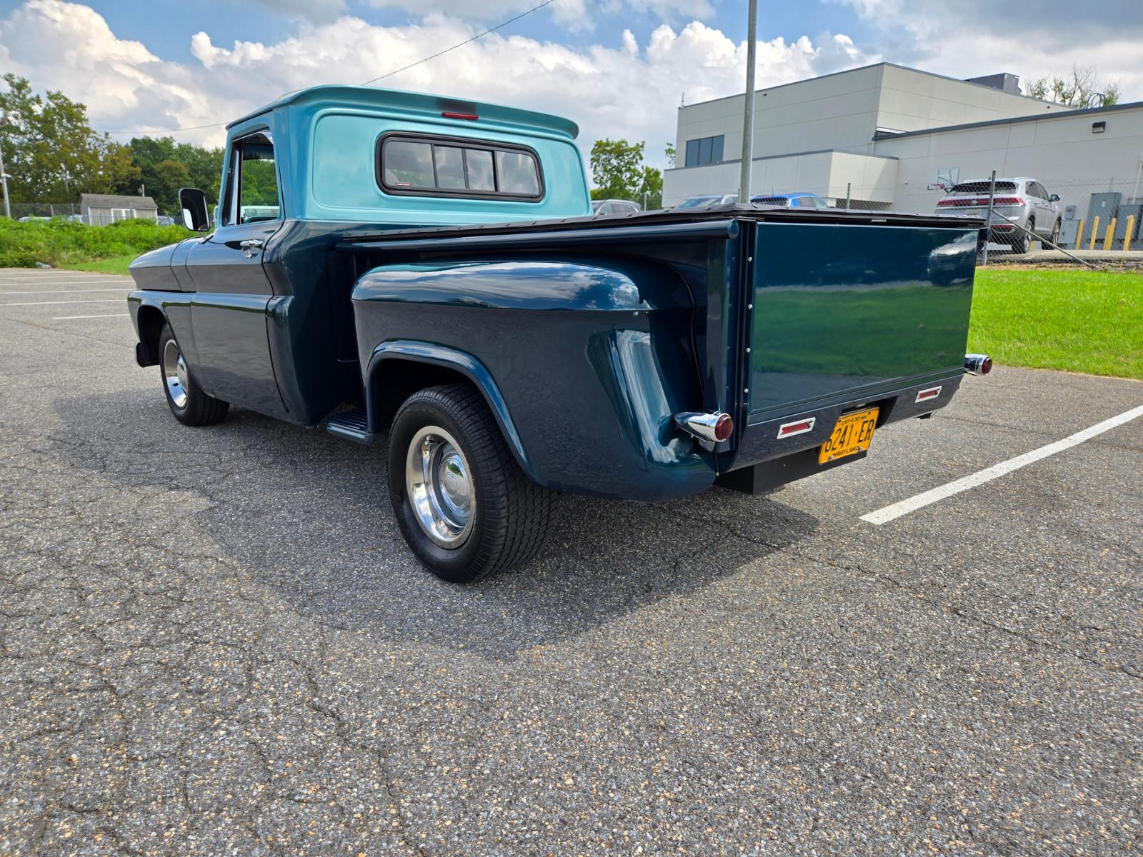 Vehicle Image 05