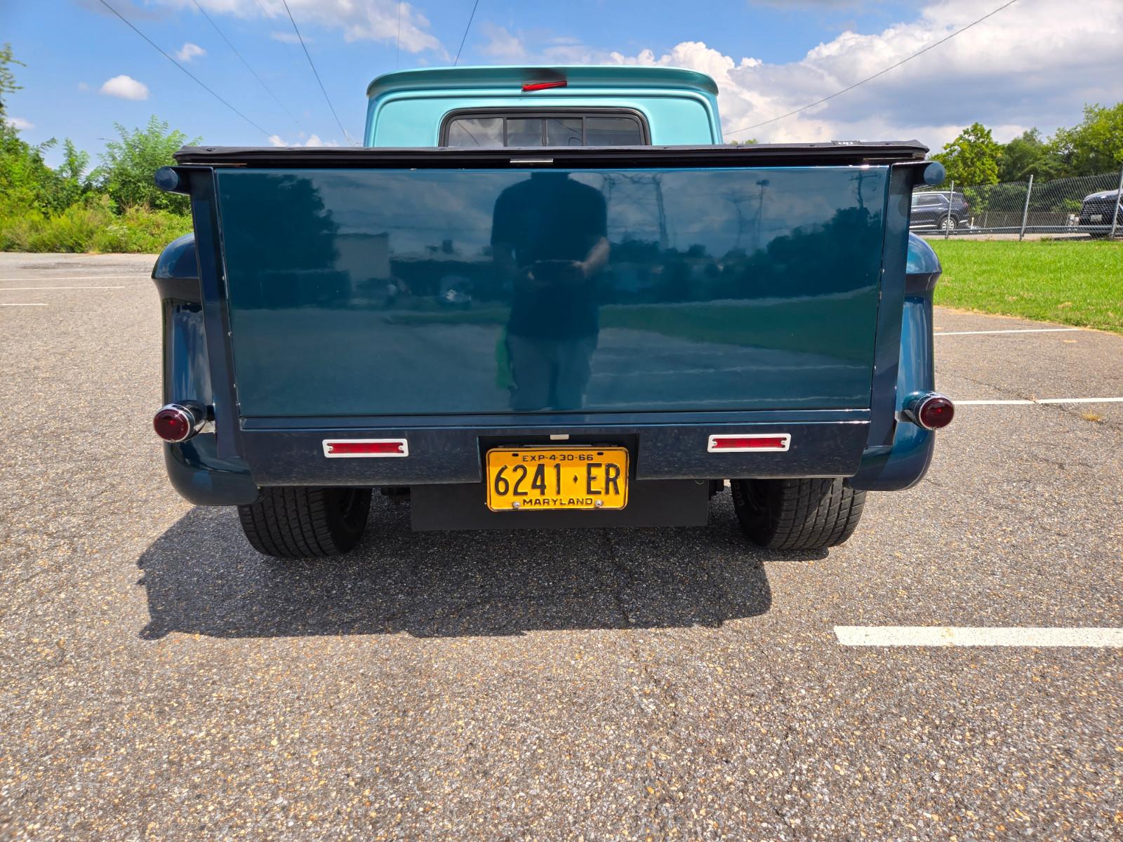 Vehicle Image 09