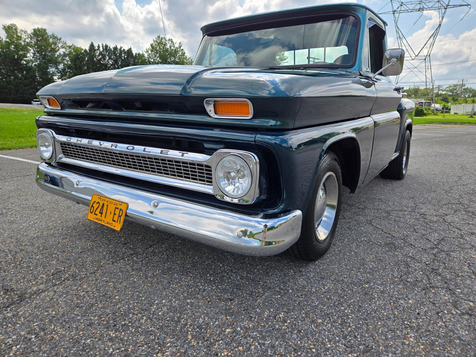 Vehicle Image 12