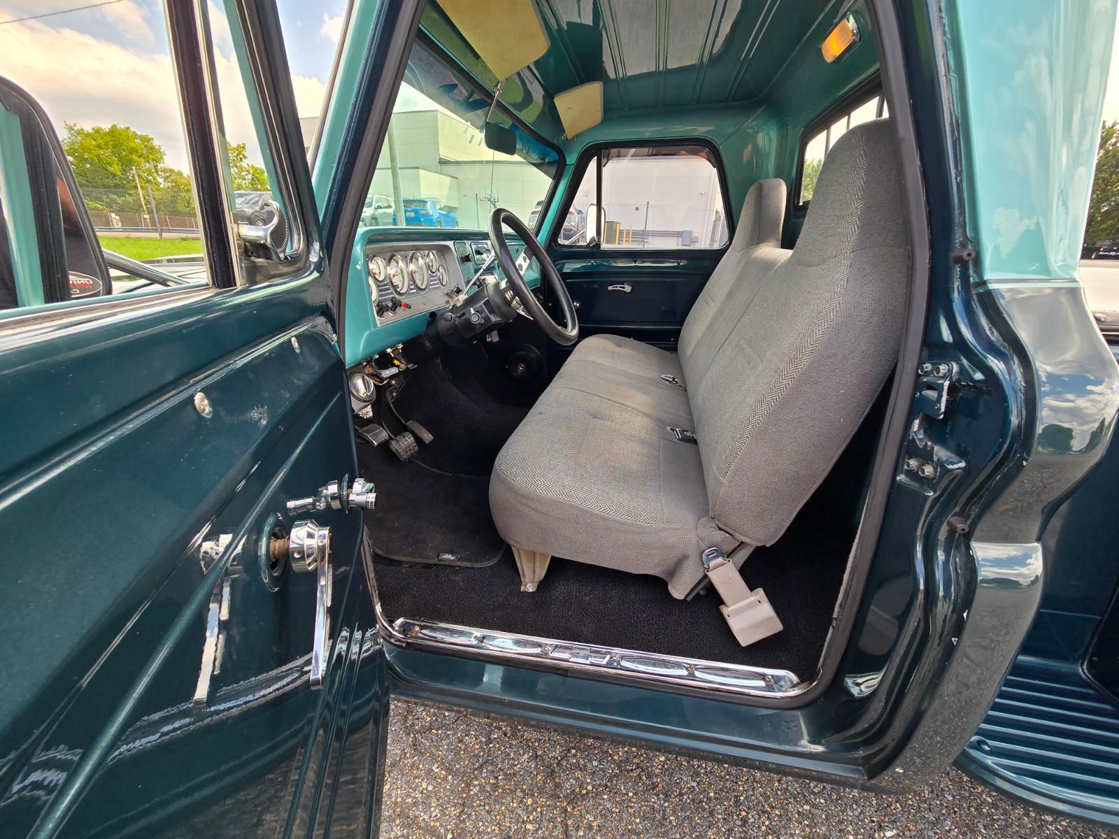 Vehicle Image 16