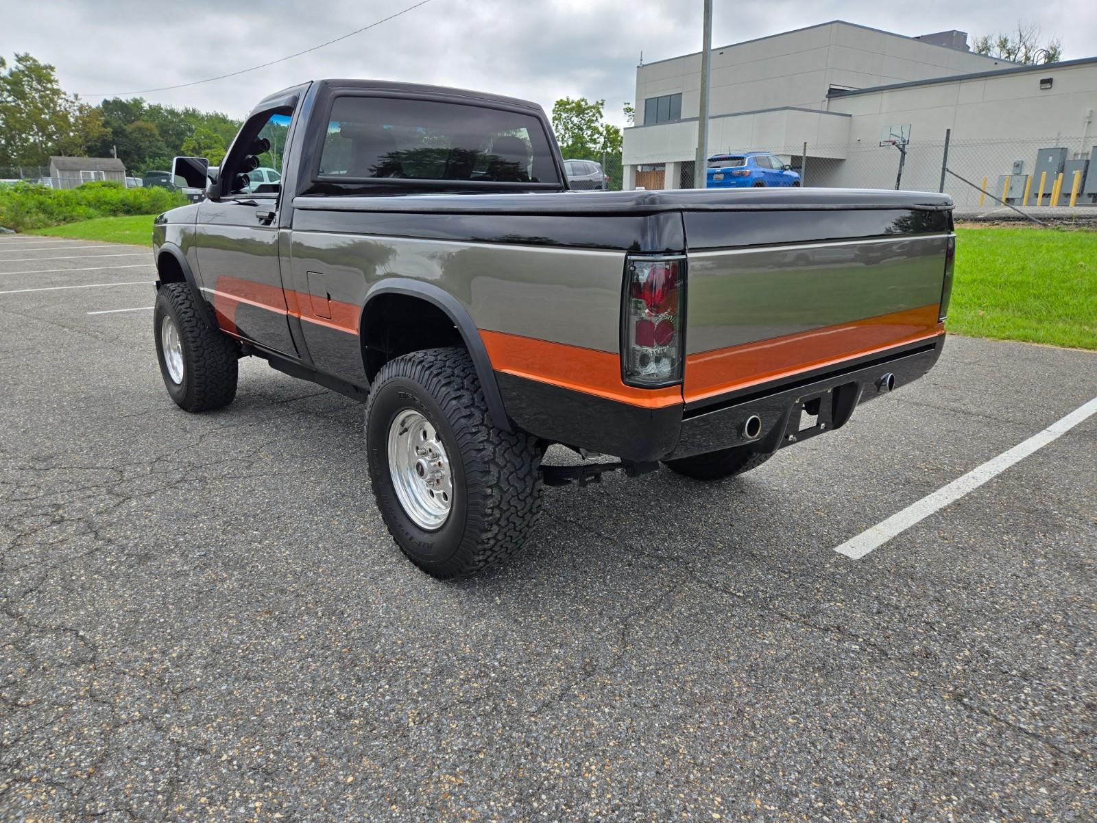 Vehicle Image 06