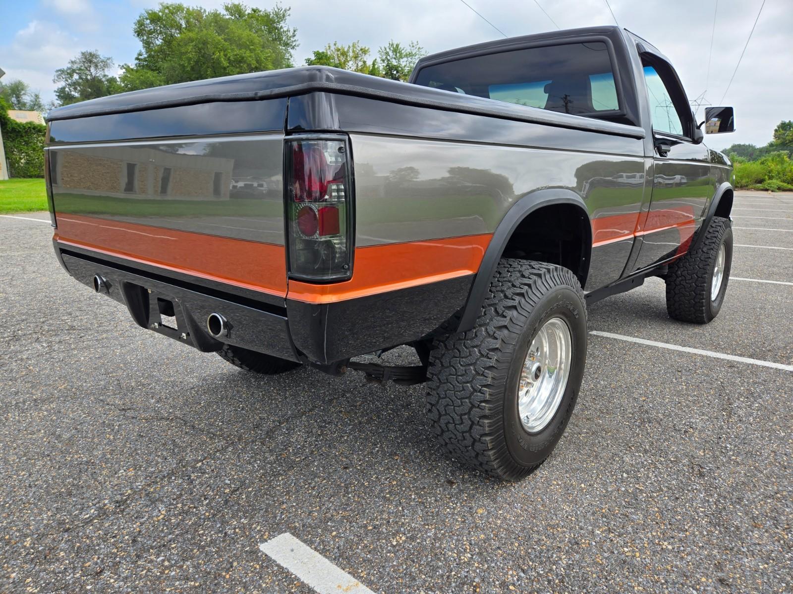 Vehicle Image 13