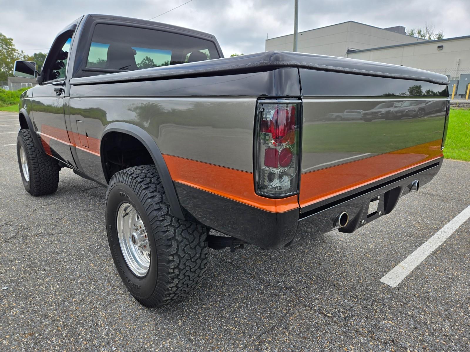 Vehicle Image 14