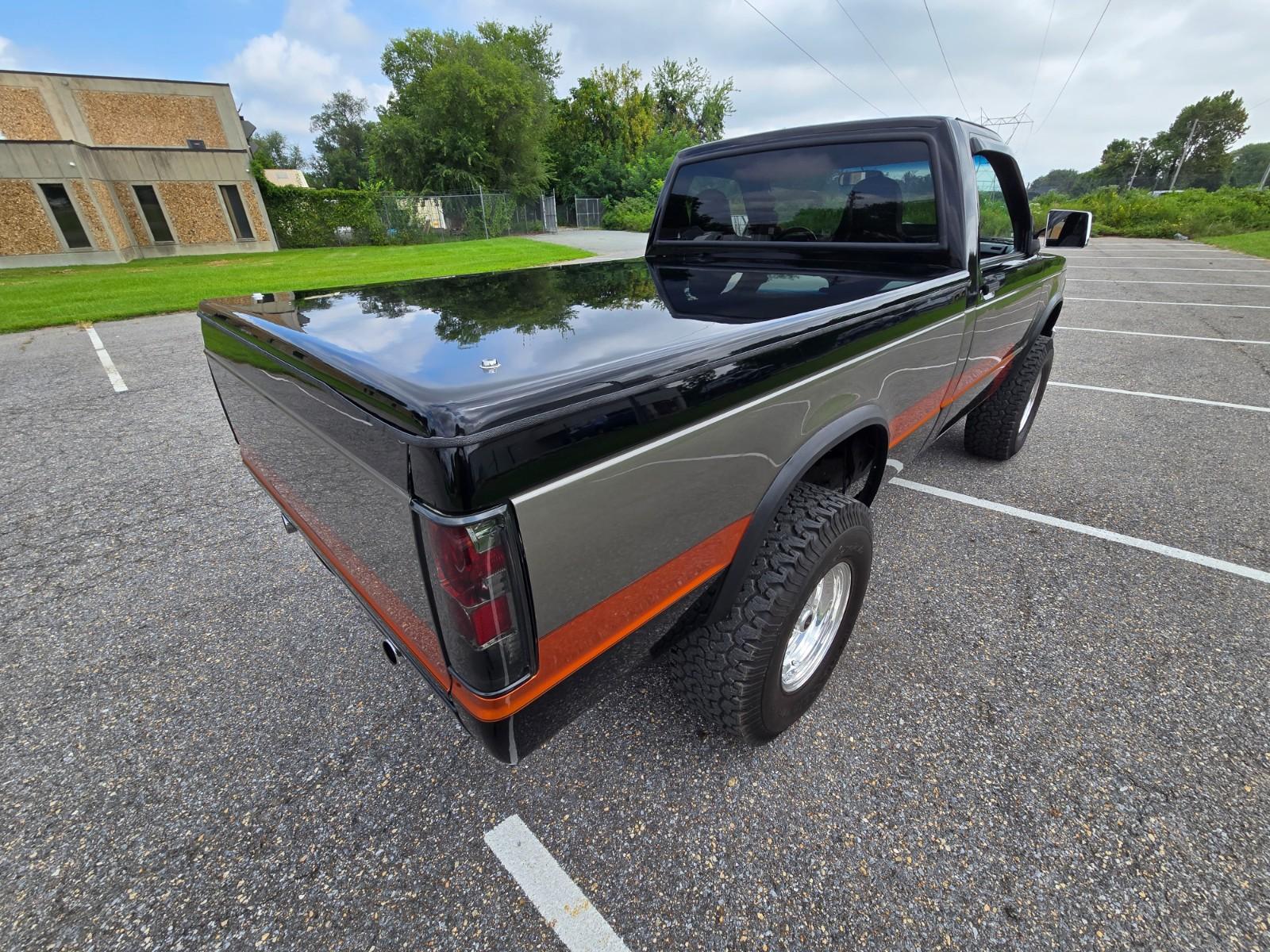 Vehicle Image 16