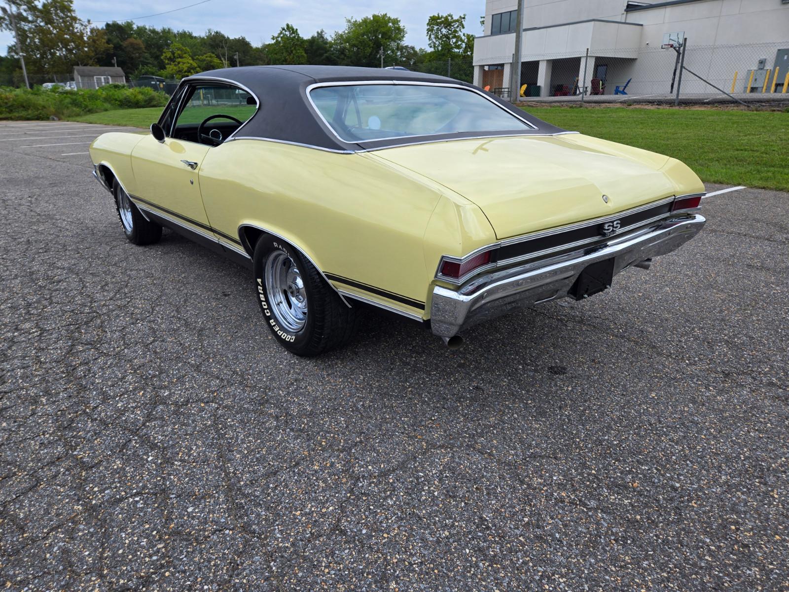 Vehicle Image 05