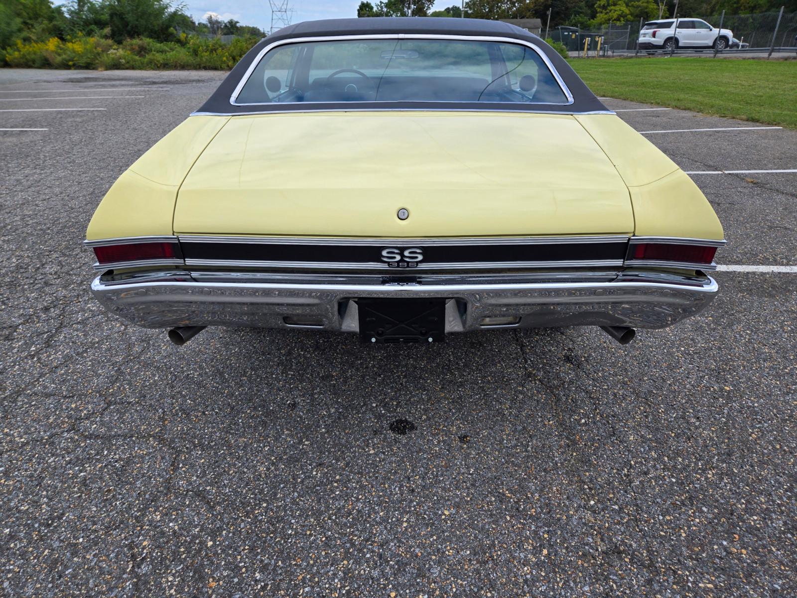Vehicle Image 08