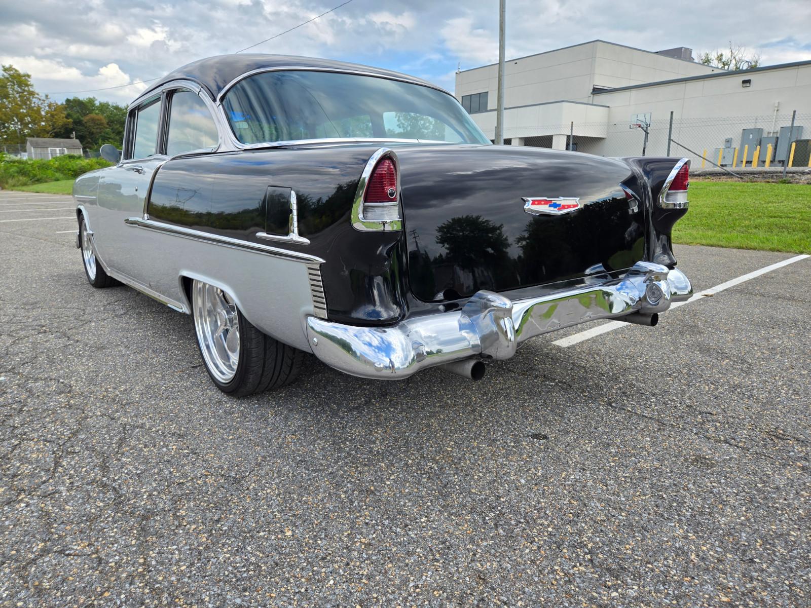 Vehicle Image 06
