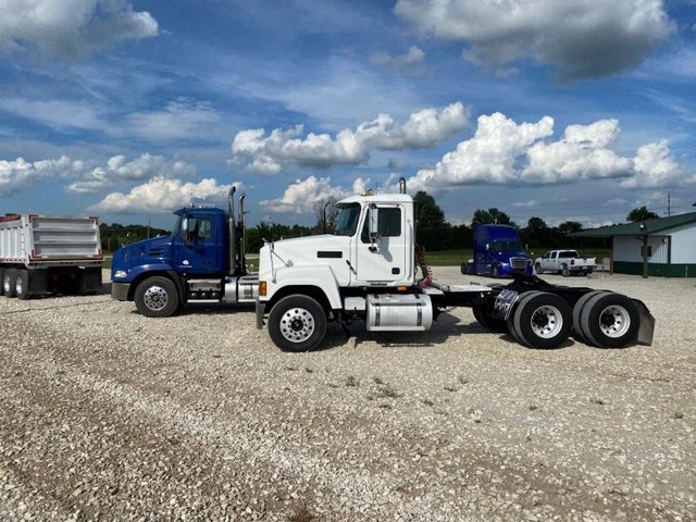 2007 Mack CHN613 DAYCAB for sale in Troy MO from 61 Sales