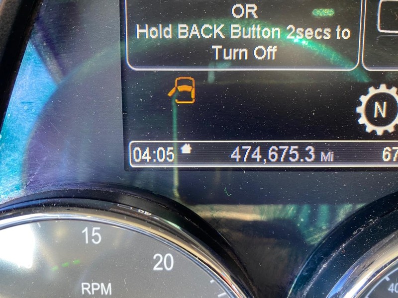 Peterbilt 579 Vehicle Full-screen Gallery Image 15