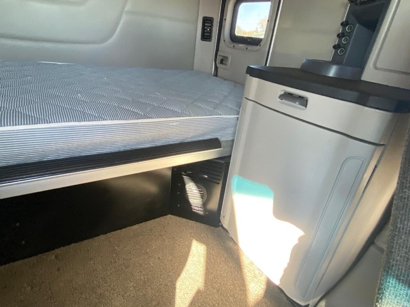 Peterbilt 579 Vehicle Full-screen Gallery Image 19