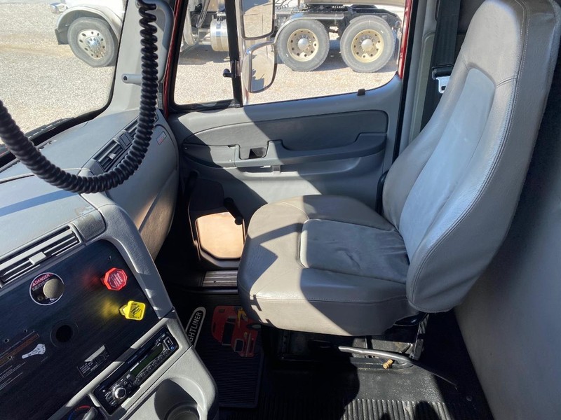 2006 Freightliner Columbia DAY CAB photo