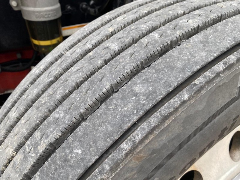 Peterbilt 579 ULTRALOFT Vehicle Full-screen Gallery Image 11