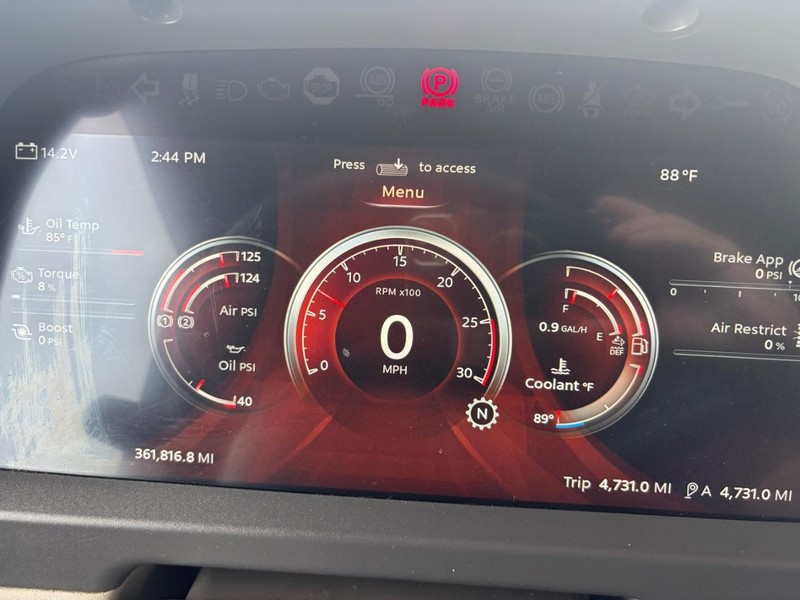 Peterbilt 579 ULTRALOFT Vehicle Full-screen Gallery Image 17