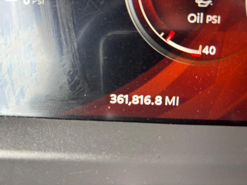 Peterbilt 579 ULTRALOFT Vehicle Full-screen Gallery Image 18