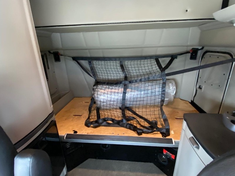 Peterbilt 579 ULTRALOFT Vehicle Full-screen Gallery Image 23