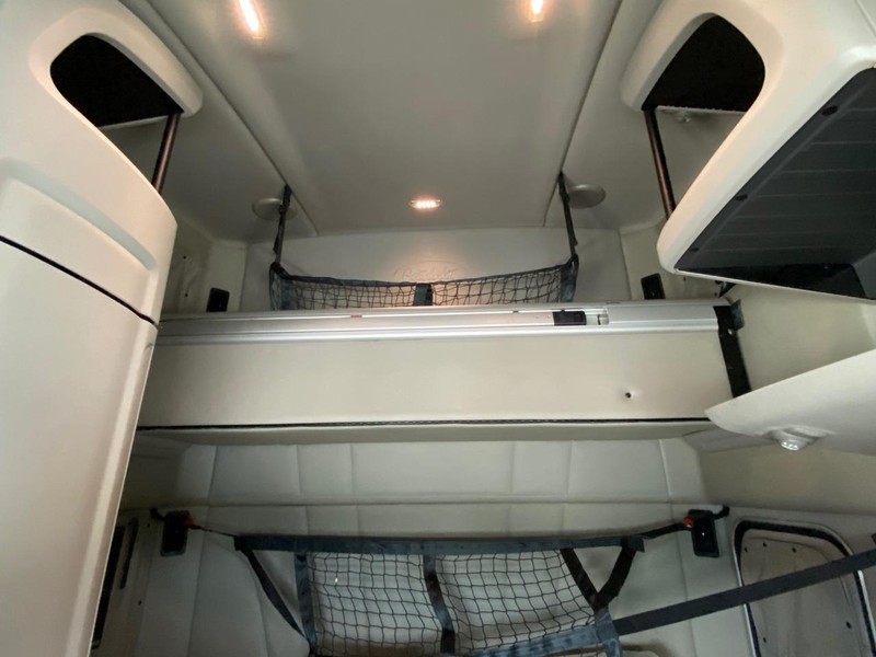 Peterbilt 579 ULTRALOFT Vehicle Full-screen Gallery Image 24