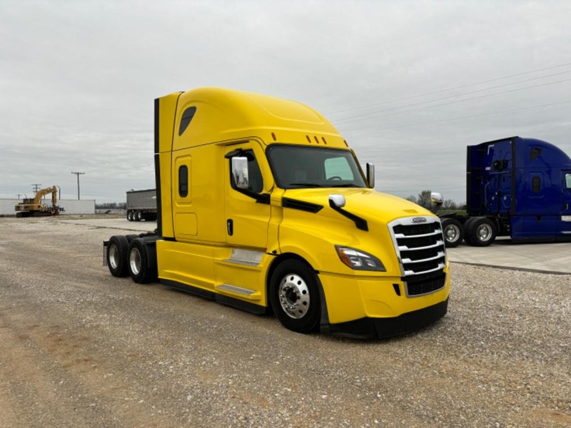 Freightliner CASCADIA Vehicle Full-screen Gallery Image 01