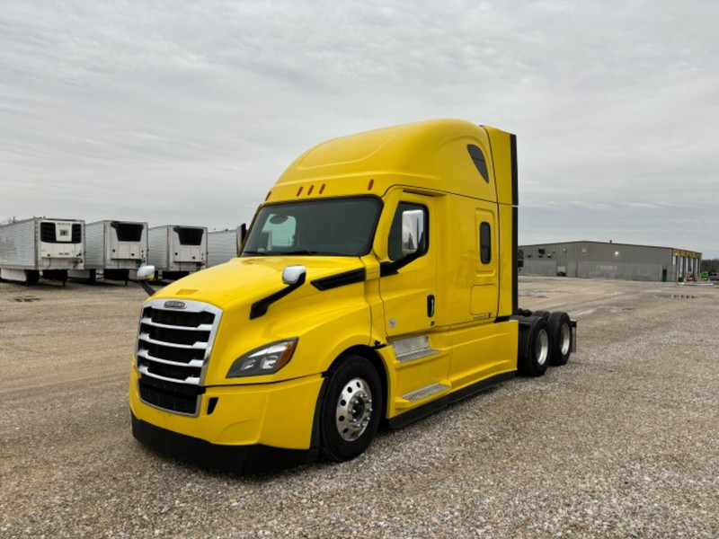 Freightliner CASCADIA Vehicle Full-screen Gallery Image 02