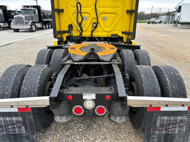 Freightliner CASCADIA Vehicle Full-screen Gallery Image 08