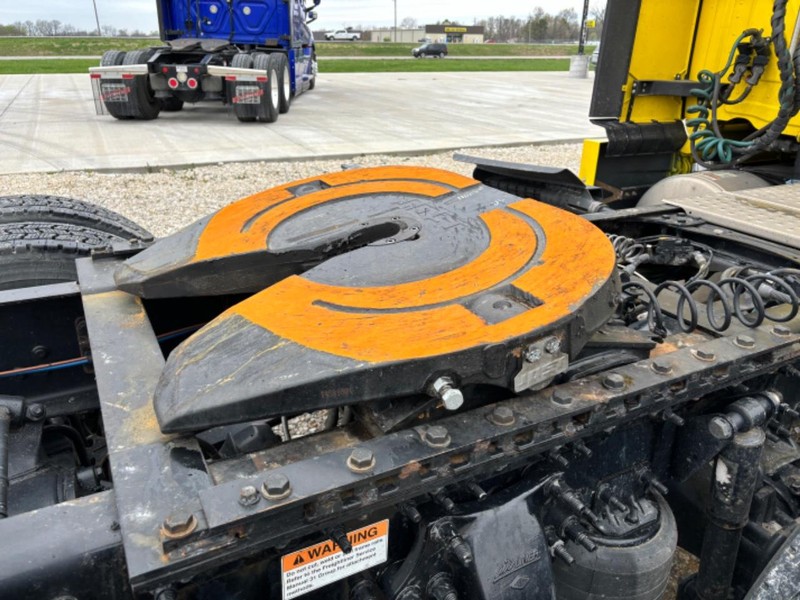 Freightliner CASCADIA Vehicle Full-screen Gallery Image 09