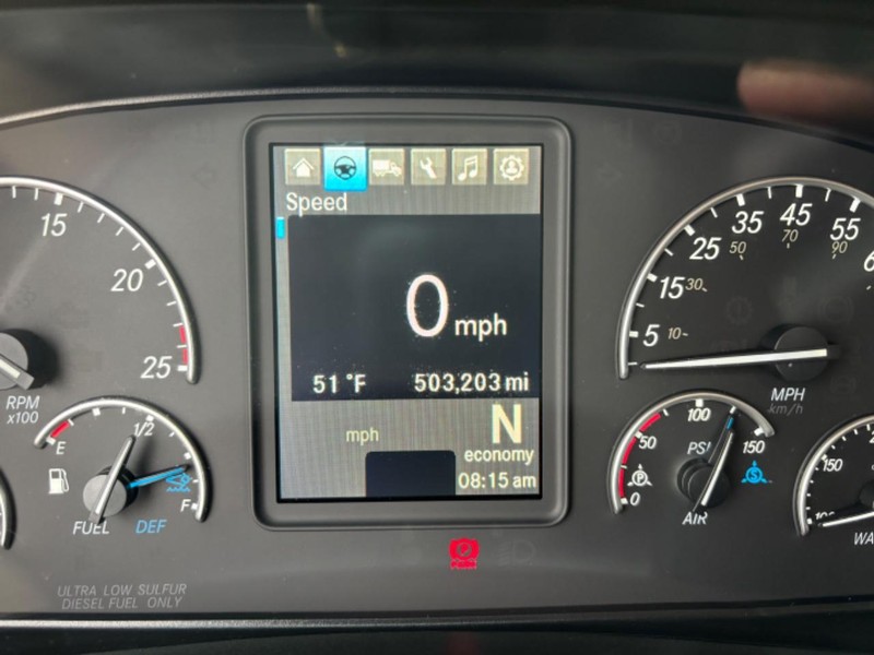 Freightliner CASCADIA Vehicle Full-screen Gallery Image 18