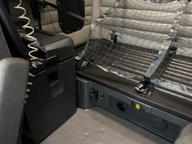 Freightliner CASCADIA Vehicle Full-screen Gallery Image 20